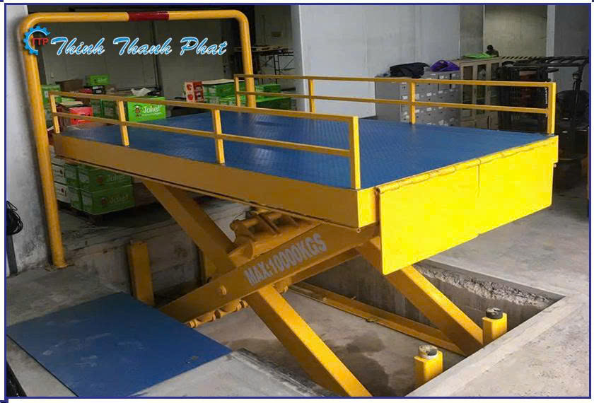 ban-nang-thuy-luc-container