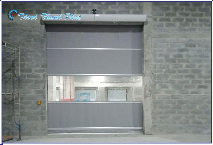 cua-cuon-nhanh-cho-kho-lanh