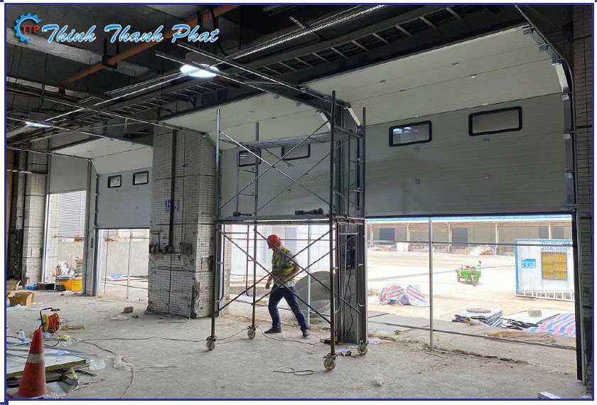 cua-truot-tran-cong-nghiep