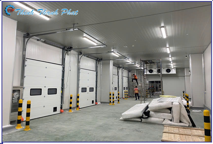 cua-truot-tran-cong-nghiep