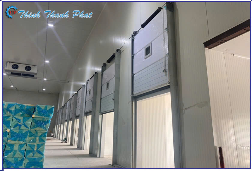 cua-truot-tran-cong-nghiep