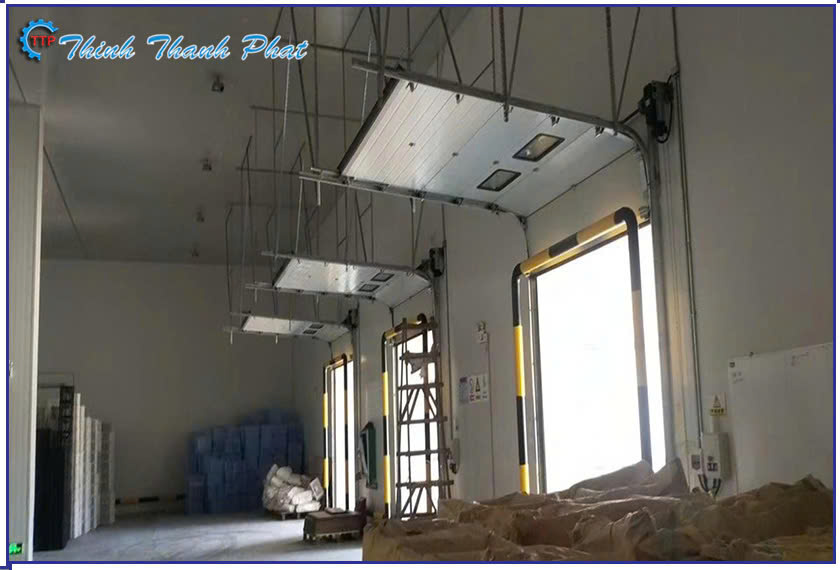 cua-truot-tran-cong-nghiep