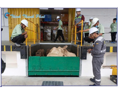 BÀN NÂNG CỬA XUẤT NHẬP HÀNG DẠNG CẮT KÉO