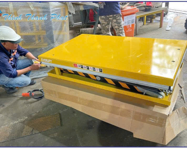 BÀN NÂNG ĐIỆN 2000KG CHIỀU CAO 1.7M