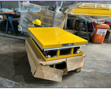 BÀN NÂNG ĐIỆN 2000KG CHIỀU CAO 1.7M