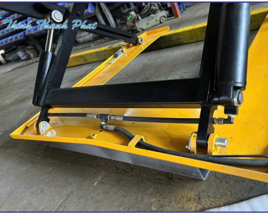 BÀN NÂNG HẠ THỦY LỰC CHỮ E 1500KG