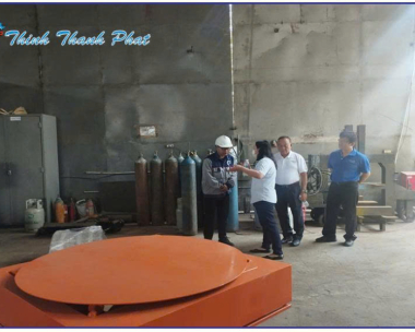 BÀN NÂNG THỦY LỰC CÓ MÂM XOAY