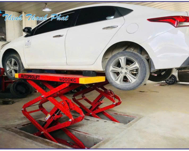 CẦU NÂNG GẦM BỤNG XE Ô TÔ 3.5 TẤN ÂM NỀN