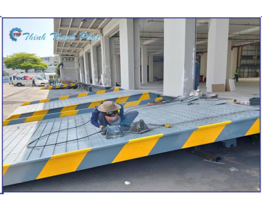 CẦU NỐI LIỀN SÀN KHO VỚI SÂN NHÀ XƯỞNG