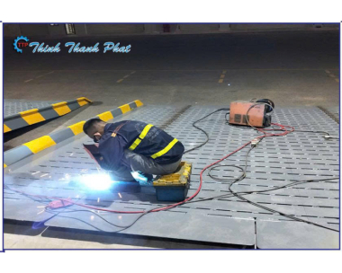 CẦU NỐI LIỀN SÀN KHO VỚI SÂN NHÀ XƯỞNG