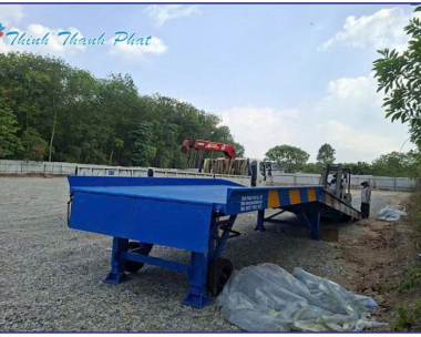 CẦU XE NÂNG: GIẢI PHÁP ĐÓNG RÚT HÀNG TỪ CONTAINER