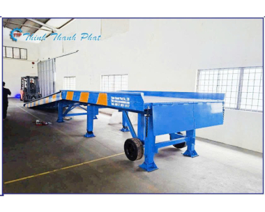 CẦU XE NÂNG LÊN CONTAINER