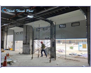 CỬA CUỐN TRƯỢT TRẦN CÁCH NHIỆT TRONG DOANH NGHIỆP SẢN XUẤT - MEKONG DOOR 