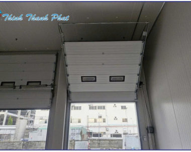 CỬA TRƯỢT TRẦN: GIẢI PHÁP CHO KHO LẠNH