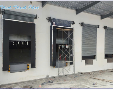 MÀN TRÙM CỬA KHO XUẤT NHẬP HÀNG