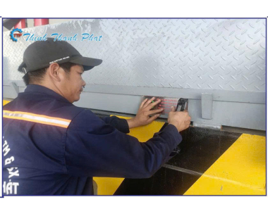 SÀN NÂNG THỦY LỰC CHO CONTAINER 