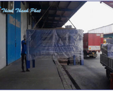 SÀN NÂNG THỦY LỰC ĐỂ NỔI BÊN NGOÀI KHO