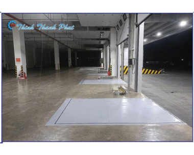 SÀN NÂNG THỦY LỰC ĐÓNG RÚT HÀNG TỪ CONTAINER - MEKONG DOCK 