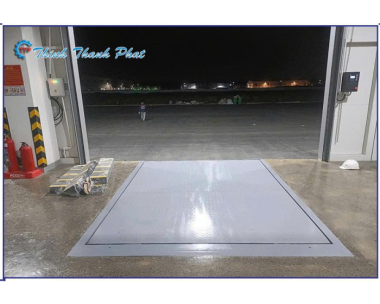 SÀN NÂNG THỦY LỰC ĐÓNG RÚT HÀNG TỪ CONTAINER - MEKONG DOCK 