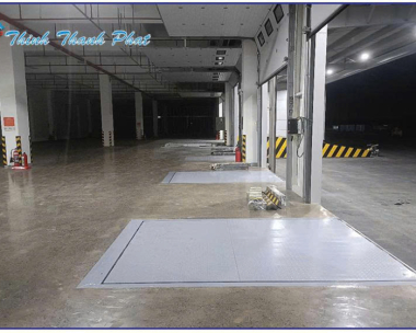 SÀN NÂNG THỦY LỰC ĐÓNG RÚT HÀNG XUẤT NHẬP KHẨU