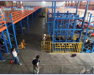 THANG NÂNG HẠ THỦY LỰC 4 TRỤ TẢI TRỌNG LỚN