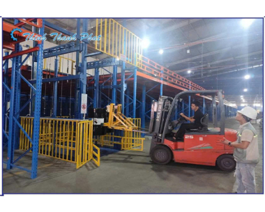 THANG NÂNG THỦY LỰC 4 TRỤ