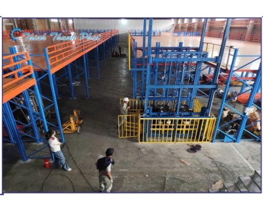 THANG NÂNG THỦY LỰC 4 TRỤ