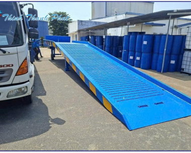 THIẾT BỊ TẠO ĐỘ DỐC TỪ MẶT ĐẤT LÊN SÀN CONTAINER