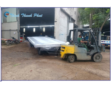 XE KÉO HÀNG NỘI BỘ TRONG KHO XƯỞNG