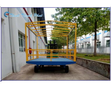 XE KÉO NỘI BỘ MÓC VÀO XE NÂNG 